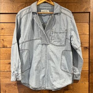 We The Free Casey Light Blue Denim pull-over Shirt Jacket size XS